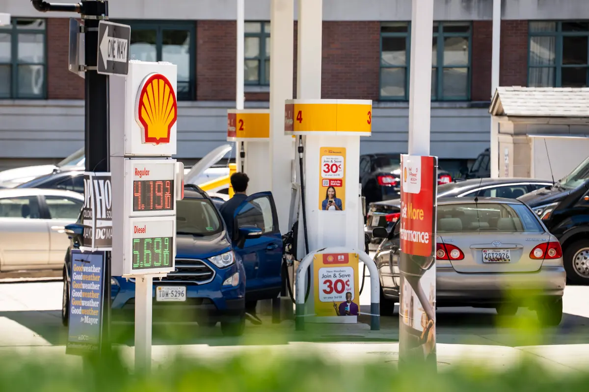 US Gasoline Prices Fall for 6th Straight Week as Iran Deal Eases Oil Market Fears