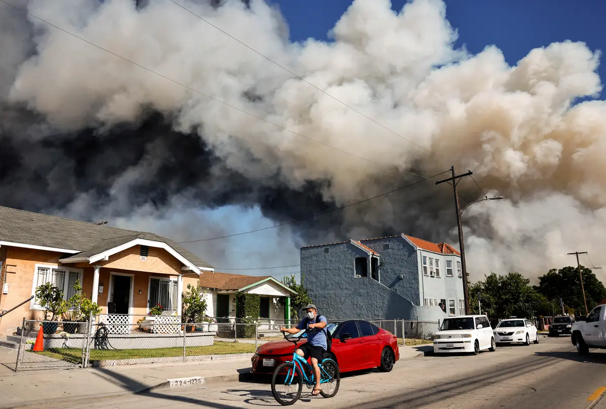 America in Photos: Los Angeles Fire, Beagles Research Facility Closing, and Medal of Honor Ceremony