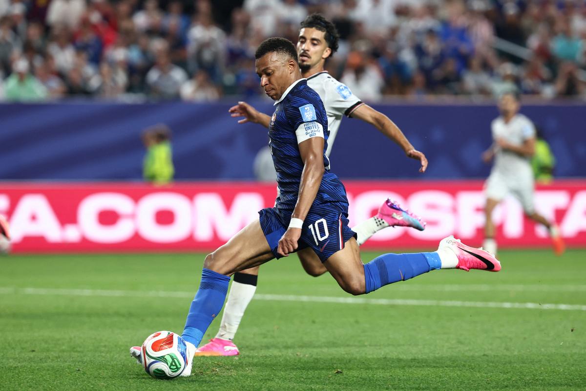 France Advances to Knockout Round With 3–0 Win Over Iraq