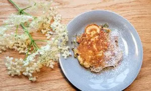 How to Turn Elderflowers Blossoms Into Pancakes and Syrup
