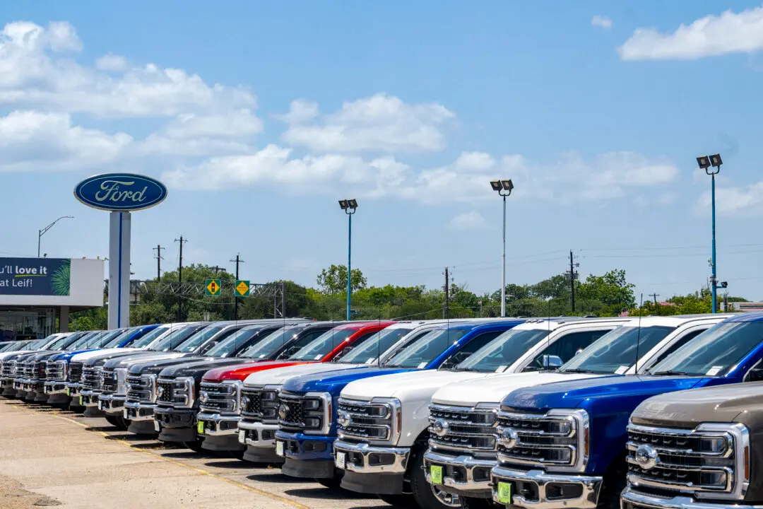 US Automakers Report Mixed Sales in Increasingly Electrified Market