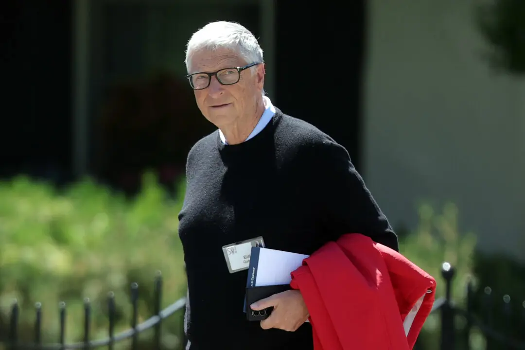 Fauci, Adviser Helped Edit Bill Gates Book: Emails
