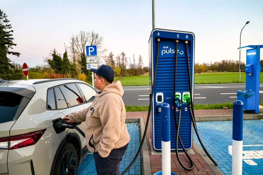EU Car Sales Rise as Electric Vehicles, Chinese Brands Gain Ground
