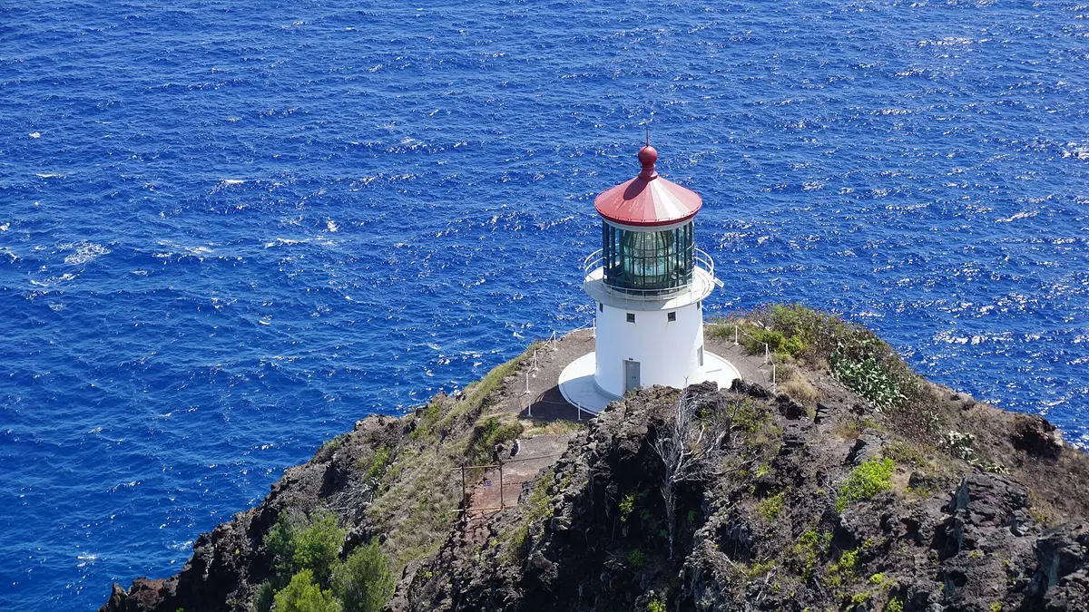 Makapuʻu Lighthouse: Cliffside Marvel