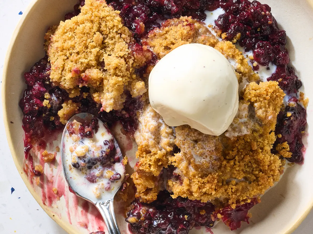 Blackberry Crumble Is the Old-Fashioned Dessert I Bring to Every Gathering
