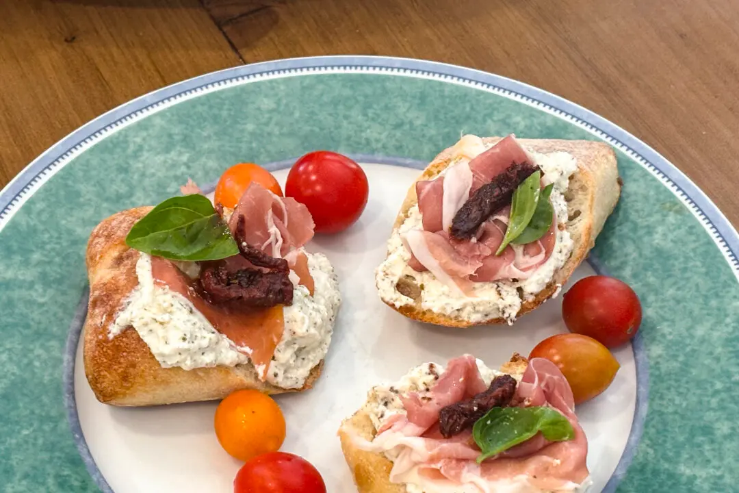 No-Cook Ricotta Toasts Are Packed With Summer Flavor