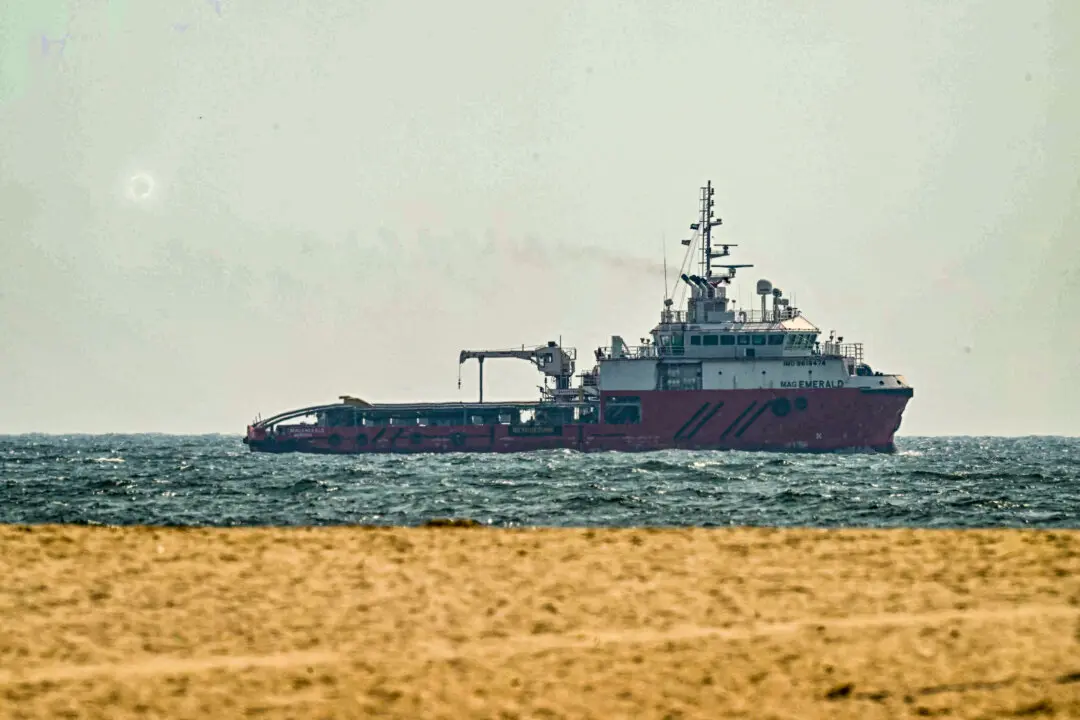 UAE Halts All Iranian Trade After 2 Missiles Launched From Iranian Territory