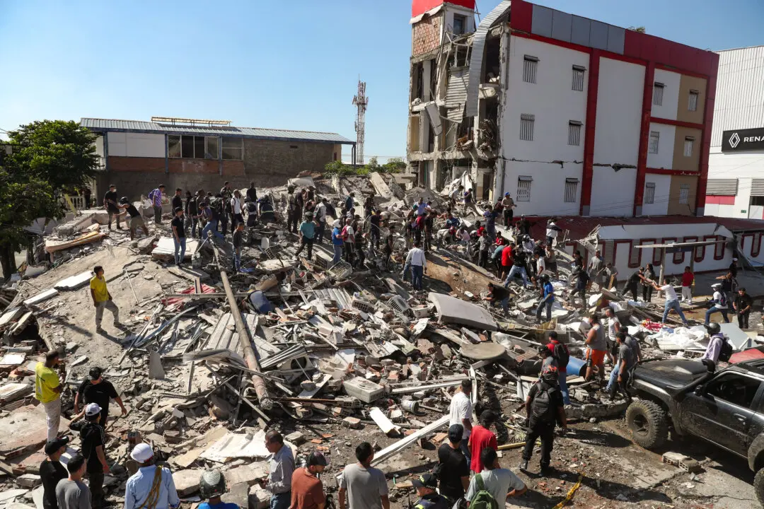Colombian President Asks Trump for Tariff Suspension After Devastating Earthquake